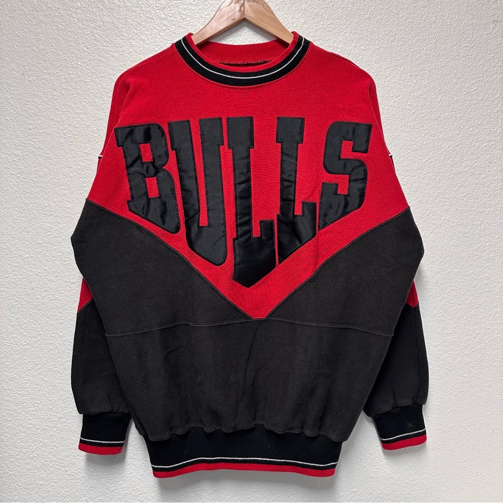 Vintage 90s Chicago Bulls Crewneck Sweatshirt made by Legends Athletics 🏀
